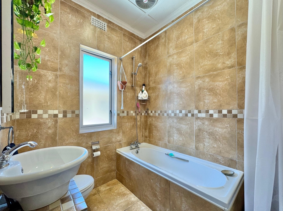 2 Bedroom Property for Sale in Rosebank Western Cape